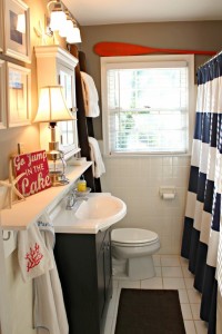 What Works As Nautical Home Decor In Your Bathroom - 04 Striped Bathroom Curtains